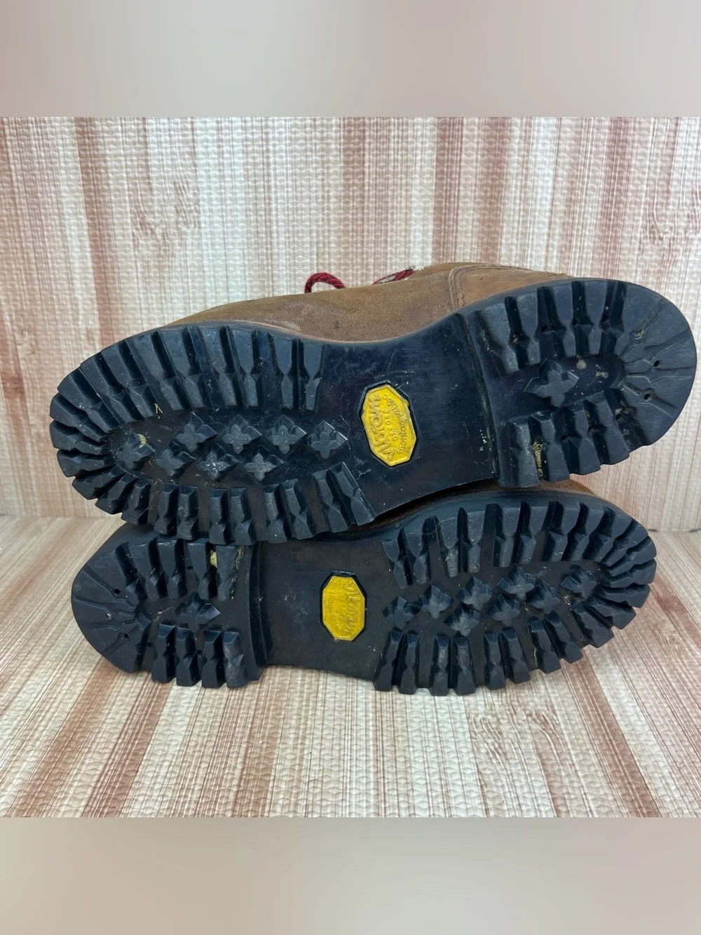 VINTAGE Dexter Mountaineer Hiking Boots Men's Sz 7 M Brown Suede Leather Vibram